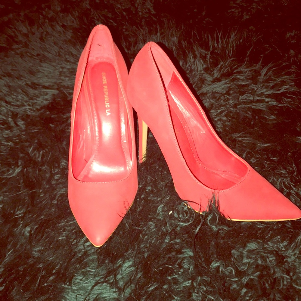 Simple Red Pump